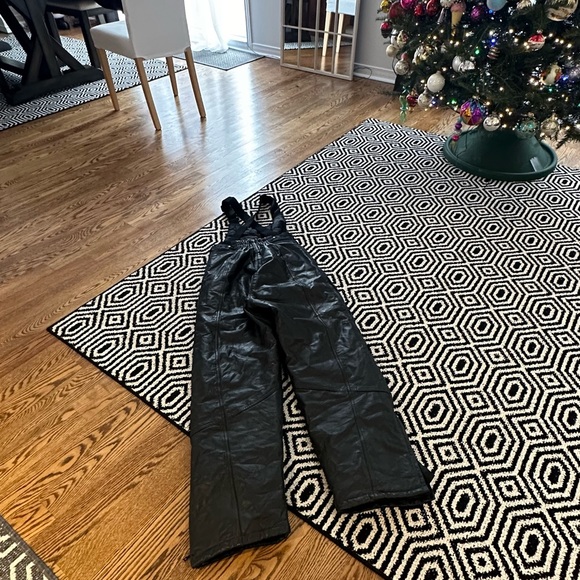 Real Leather Snow Costume - Picture 14 of 16